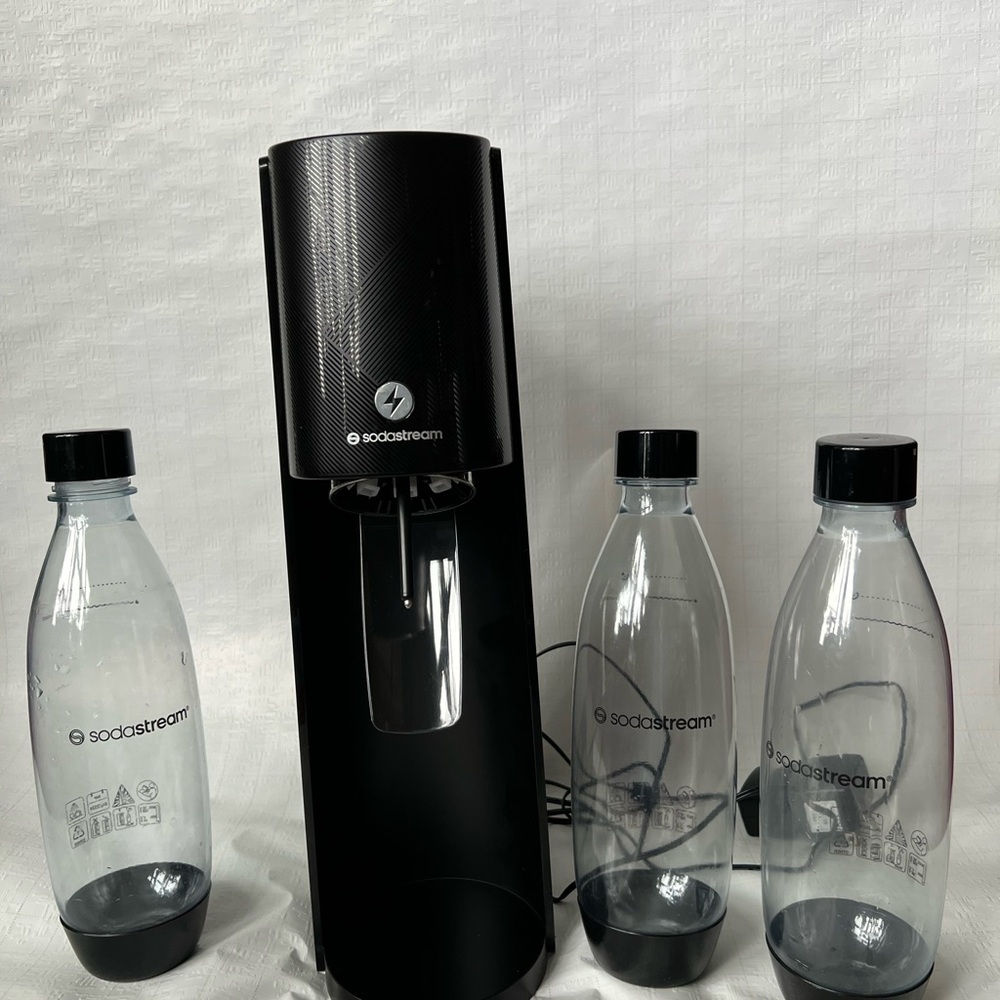 SodaStream E-Terra Carbonator Machine in Black with Reusable Bottles